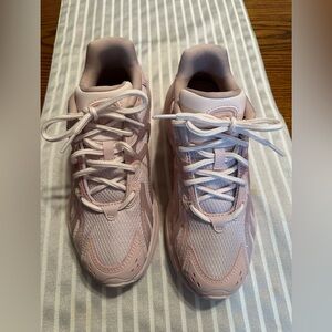 Puma Women's Light Pink Sneakers